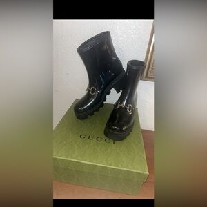 Gucci boots and Gucci belt set